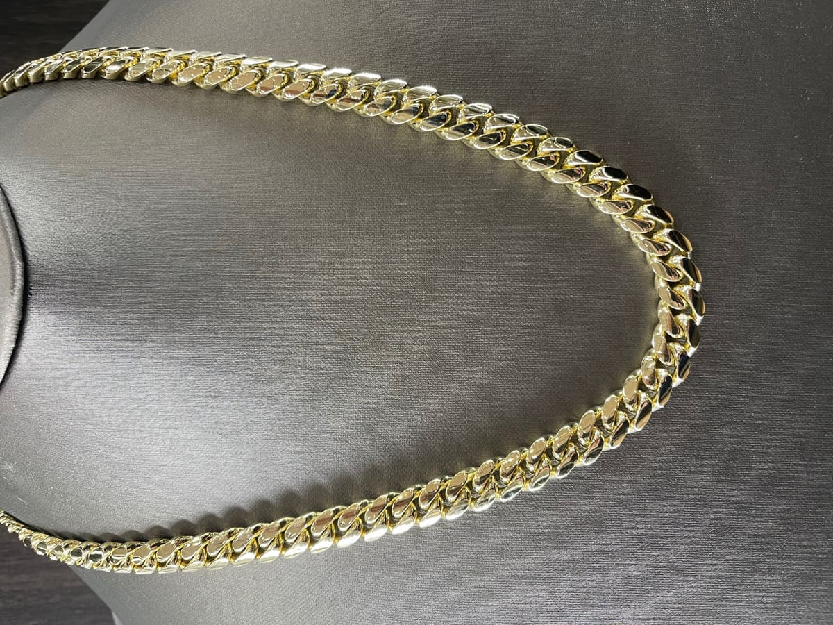 CUBAN LINK NECKLACE