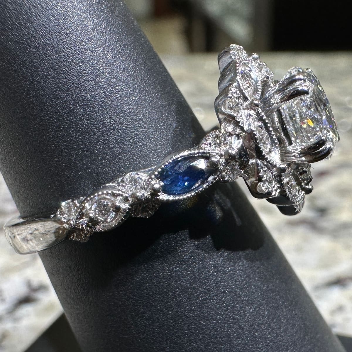 Diamond Ring Oval 1.00ct VVS1-E GIA CERTIFIED, engagement ring, second view