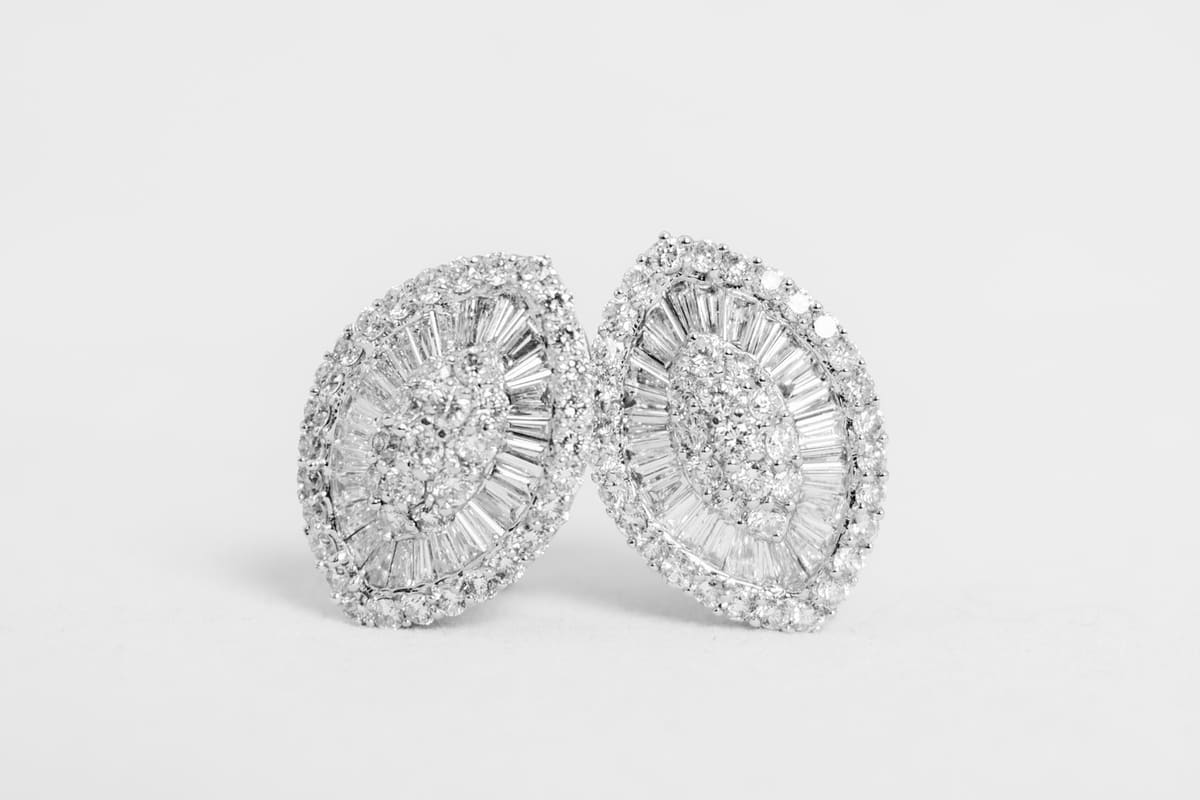 Custom jewelry design consultation at Florida Diamond Center